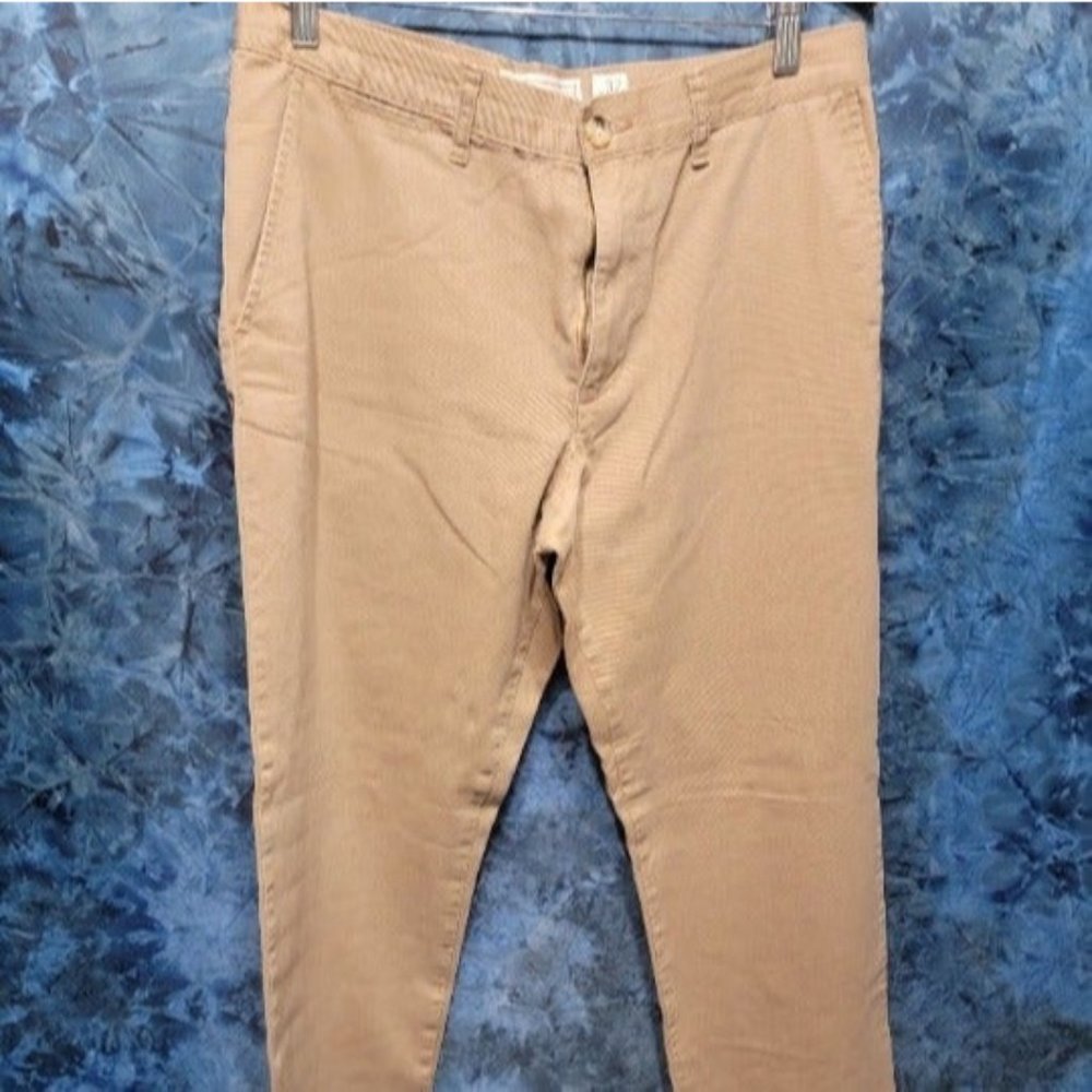 Old Navy Men's Classic Khakis